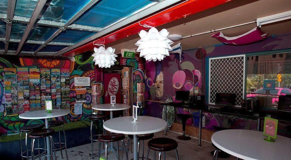 Sleeping Inn Backpackers Resort Gold Coast Exterior photo