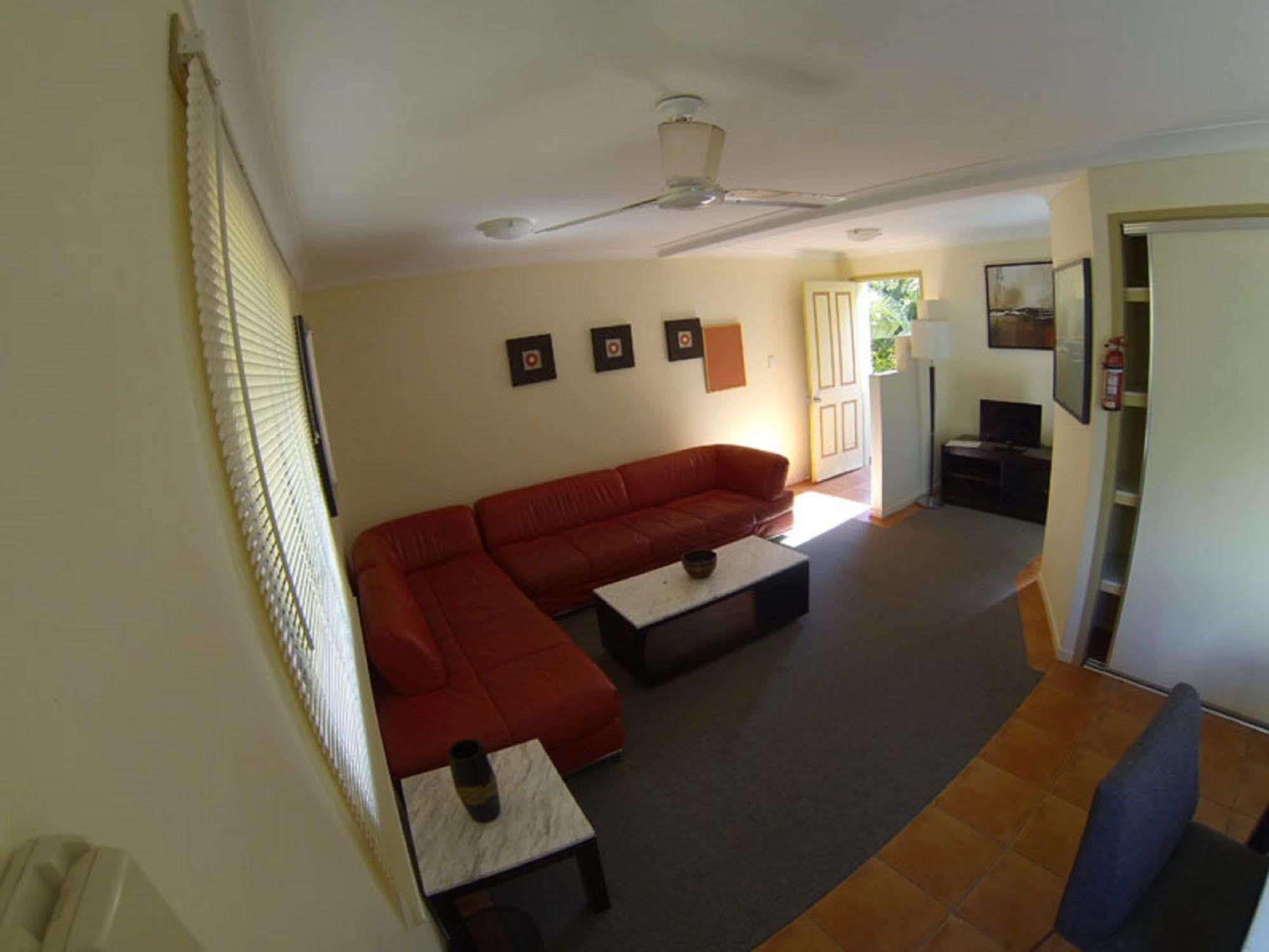 Sleeping Inn Backpackers Resort Gold Coast Exterior photo