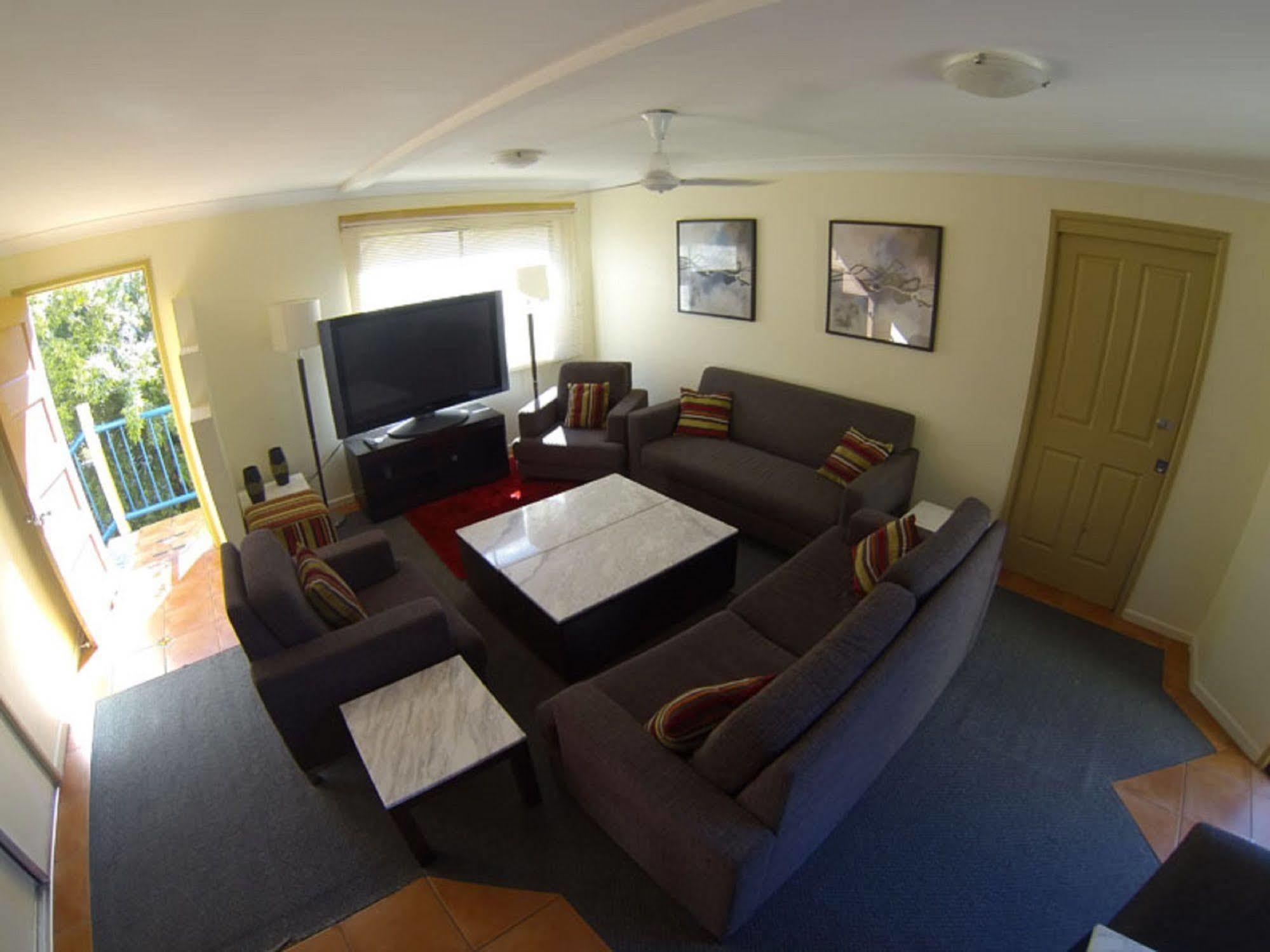 Sleeping Inn Backpackers Resort Gold Coast Exterior photo