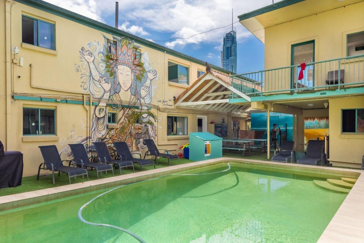 Sleeping Inn Backpackers Resort Gold Coast Exterior photo