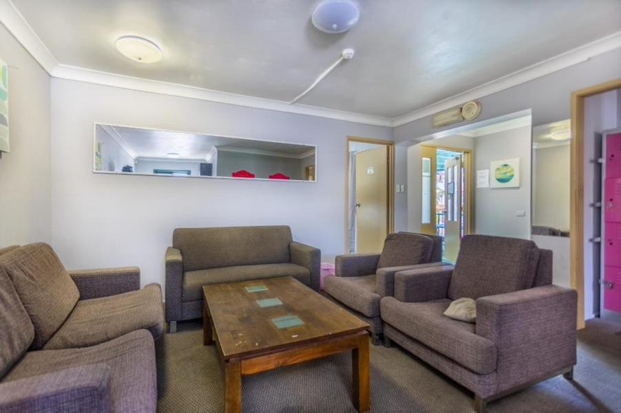 Sleeping Inn Backpackers Resort Gold Coast Exterior photo